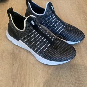 Nike React Phantom Run Flyknit 2 size 8.5